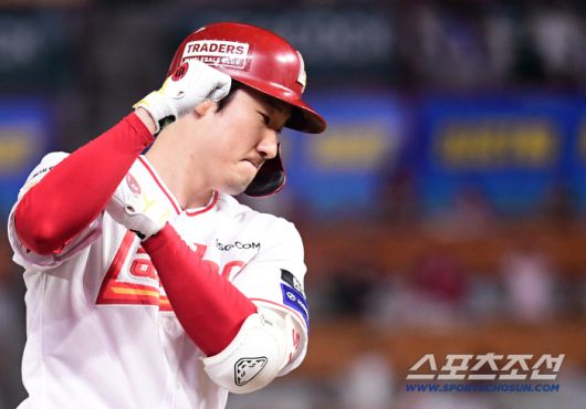 6일 인천 SSG랜더스필드에서 열린 SSG와 삼성의 경기. 6회 대타로 나와 역전 3점 홈런을 날린 SSG 오태곤. 인천=송정헌 기자songs@sportschosun.com/2025.08.06/