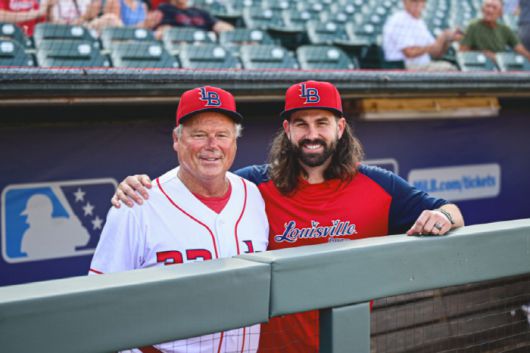 아버지 팻 켈리(왼쪽)와 LG 트윈스 최고의 외국인 투수였던 케이시 켈리는 지난해 신시내티 레즈 산하 마이너리그 트리플A팀 루이빌 배츠에서 함께했다. 사진제공=루이빌 배츠