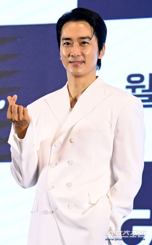 12일 더 세인트에서 열린 지니 TV 오리지널 드라마 '금쪽같은 내 스타'의 제작발표회, 송승헌이 포토타임을 갖고 있다. 허상욱 기자wook@sportschosun.com/2025.08.12/