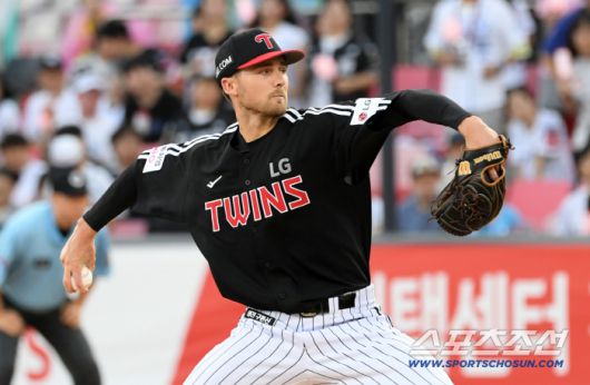 톨허스트는 빠른 투구 템포로 3구 안에 타자들과 승부를 봤다.