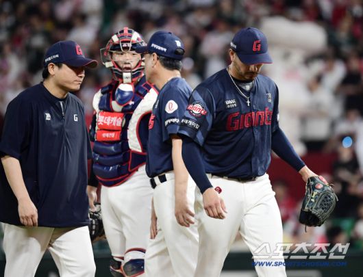 5일 인천 SSG랜더스필드에서 열린 SSG와 롯데의 경기. 5회말 강판 당하는 롯데 선발 벨라스케즈. 인천=송정헌 기자songs@sportschosun.com/2025.09.05/