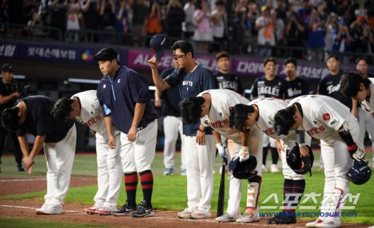 10일 부산 사직구장에서 열린 롯데 자이언츠와 한화 이글스의 경기. 패한 롯데 선수들이 아쉬워하고 있다. 부산=박재만 기자 pjm@sportschosun.com/2025.09.10/