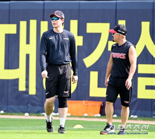 29일 잠실야구장에서 열린 키움과 LG의 경기, LG 홍창기가 외야 그라운드에서 훈련을 소화하고 있다. 잠실=허상욱 기자wook@sportschosun.com/2025.08.29/