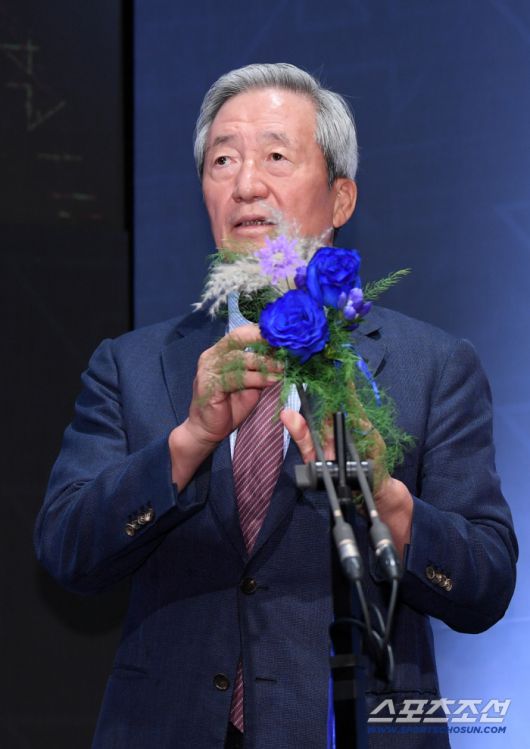 제 2회 K리그 명예의 전당 헌액식이 16일 서울 신문로 아산정책연구원에서 열렸다. 공헌자 부문에 선정된 정몽준 회장이 수상 소감을 말하고 있다. 신문로=박재만 기자 pjm@sportschosun.com/2025.09.15/