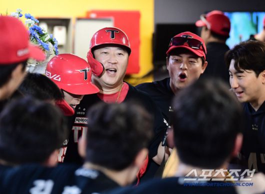 28일 인천 SSG랜더스필드에서 열린 KBO리그 SSG와 KIA의 경기. 9회 투런 홈런을 날린 KIA 최형우. 인천=송정헌 기자songs@sportschosun.com/2025.08.28/