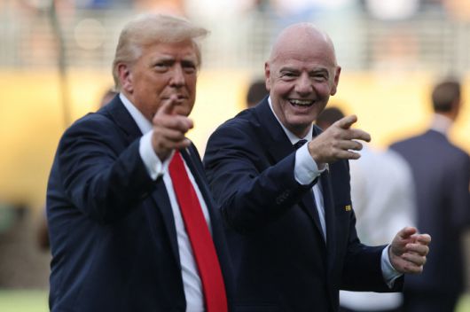 EAST RUTHERFORD, NEW JERSEY - JULY 13: U.S. President Donald Trump and Gianni Infantino, President of FIFA, react following the FIFA Club World Cup 2025 Final match between Chelsea FC and Paris Saint-Germain at MetLife Stadium on July 13, 2025 in East Rutherford, New Jersey.   Alex Grimm/Getty Images/AFP (Photo by ALEX GRIMM / GETTY IMAGES NORTH AMERICA / Getty Images via AFP) <저작권자(c) 연합뉴스, 무단 전재-재배포, AI 학습 및 활용 금지>