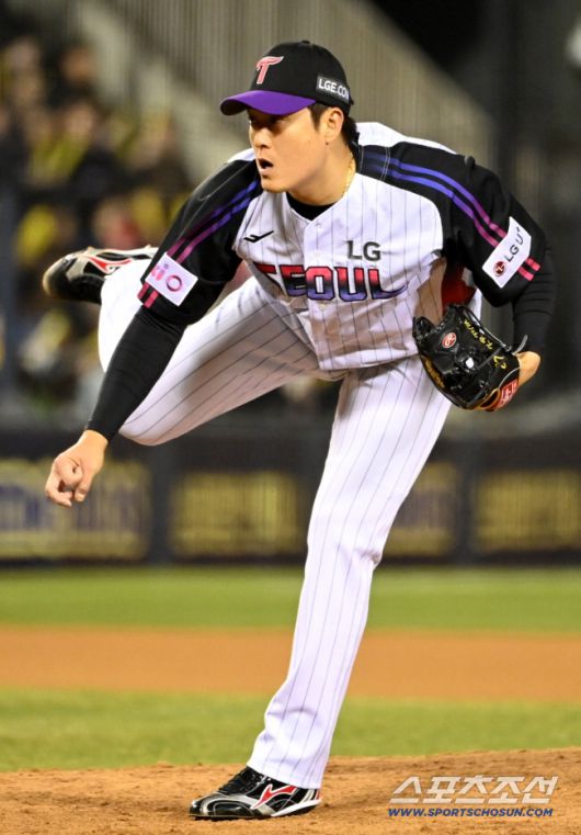 4일 잠실야구장에서 열린 KIA와 LG의 경기, LG 김강률이 역투하고 있다. 잠실=허상욱 기자 wook@sportschosun.com/2025.04.04/