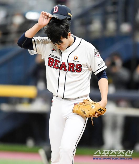2020 KBO 리그 한국시리즈 3차전 NC 다이노스와 두산 베어스의 경기가 20일 고척스카이돔에서 열렸다. 경기에서 7대6을 승리한 두산 이승진이 기뻐하고 있다. 고척=박재만 기자 pjm@sportschosun.com/2020.11.20/