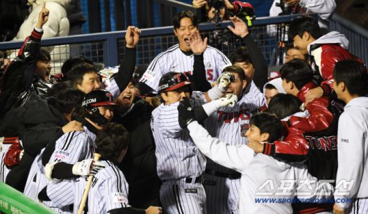 박동원의 뜨거운 타격감은 그대로 더그아웃 분위기까지 뜨겁게 달궜다.