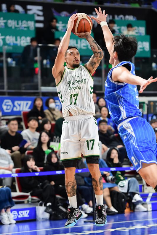 DB 알바노는 경기를 완벽하게 지배했다. 사진제공=KBL