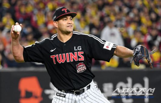 30일 대전 한화생명볼파크에서 열린 한국시리즈 4차전 한화 이글스와 LG 트윈스의 경기. LG 치리노스가 수비를 하고 있다. 대전=박재만 기자 pjm@sportschosun.com/2025.10.30/