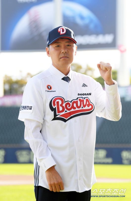 두산 베어스 김원형 감독 취임식이 23일 잠실구에서 열렸다. 김원형 감독이 포즈를 취하고 있다. 잠실=박재만 기자 pjm@sportschosun.com/2025.10.23/