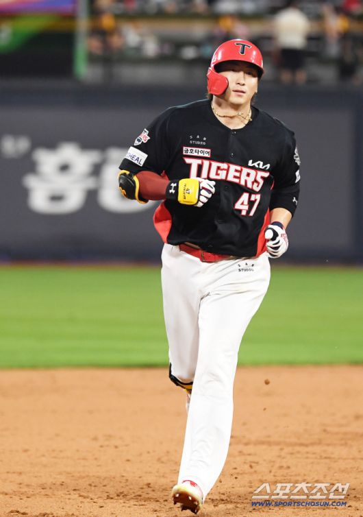 29일 수원KT위즈파크에서 열린 KBO리그 KT 위즈와 KIA 타이거즈의 경기. 7회초 1사 KIA 나성범이 솔로포를 날린 뒤 환호하고 있다. 수원=박재만 기자 pjm@sportschosun.com/2025.08.29/