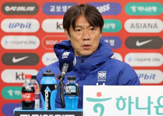 홍명보 감독 기자회견      (대전=연합뉴스) 김준범 기자 = 축구 국가대표팀 홍명보 감독이 볼리비아와의 A매치를 하루 앞둔 13일 오후 대전월드컵경기장에서 기자회견을 하고 있다. 2025.11.13      psykims@yna.co.kr  (끝)      <저작권자(c) 연합뉴스, 무단 전재-재배포, AI 학습 및 활용 금지>