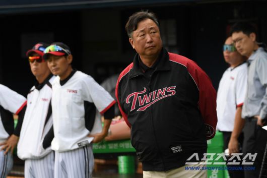20일 잠실구장에서 열린 LG 트윈스와 삼성 라이온즈의 경기. LG 차명석 단장이 생각에 잠겨 있다. 잠실=박재만 기자 pjm@sportschosun.com/2025.09.20/