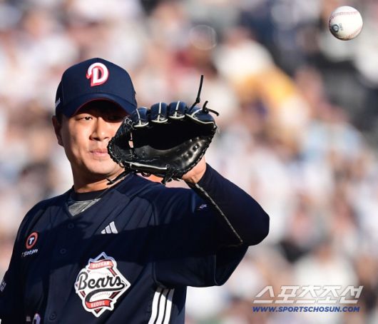 22일 인천 SSG랜더스필드에서 KBO리그 개막전 SSG와 두산의 경기가 열렸다. 8회말 SSG 오태곤에게 역전 투런홈런을 허용한 두산 이영하. 인천=송정헌 기자songs@sportschosun.com/2025.03.22/