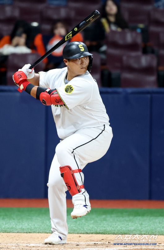 1일 고척스카이돔에서 열린 2025 KBO 퓨처스리그 챔피언결정전 상무와 KT의 경기, 상무 한동희가 1회말 타격을 하고 있다. 고척=허상욱 기자wook@sportschosun.com/2025.10.01/