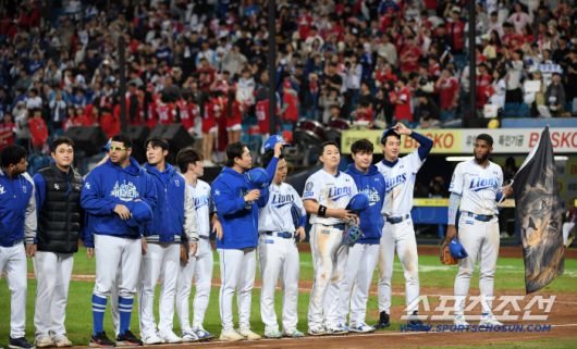 14일 대구 라이온즈파크에서 열린 삼성과 SSG의 준PO 4차전. SSG를 잡고 플레이오프에 진출한 삼성 선수들이 기뻐하고 있다. 대구=박재만 기자 pjm@sportschosun.com/2025.10.14/