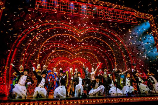 뮤지컬 '물랑루즈!'의 홍광호, 김지우(가운데)와 앙상블. 사진=CJ ENM