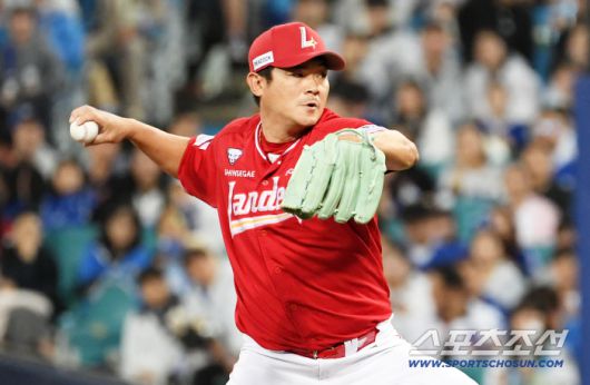 14일 대구 라이온즈파크에서 열린 삼성과 SSG의 준PO 4차전. SSG 노경은이 역투하고 있다. 대구=박재만 기자 pjm@sportschosun.com/2025.10.14/