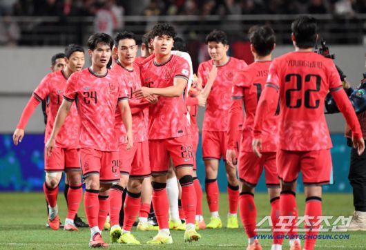 18일 서울월드컵경기장에서 열린 대한민국과 가나의 A매치 평가전. 승리한 대한민국 선수들이 기뻐하고 있다. 상암=박재만 기자 pjm@sportschosun.com/2025.11.18/