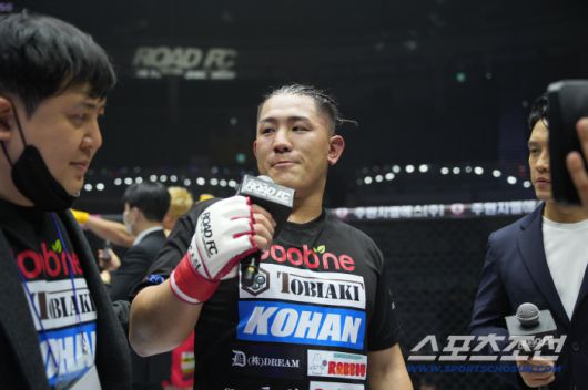 타이세이가 배동현에게 승리한 뒤 소감을 말하고 있다. 사진제공=로드FC