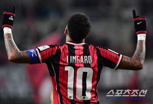 10일 오후 서울월드컵경기장에서 아시아챔피언스리그 엘리트(ACLE) 리그 6차전 FC서울과 멜버른시티FC의 경기가 열렸다. 전반전 FC서울 린가드가 선취골을 성공시켰다. 팬들을 향해 세리머니를 펼치고 있는 린가드. 상암=송정헌 기자songs@sportschosun.com/2025.12.10/