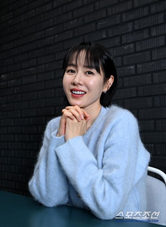 제46회 청룡영화상 여우주연상을 수상한 배우 손예진이 10일 진행된 스포츠조선과의 인터뷰에 앞서 포즈를 취하고 있다. 허상욱 기자wook@sportschosun.com/2025.12.10/