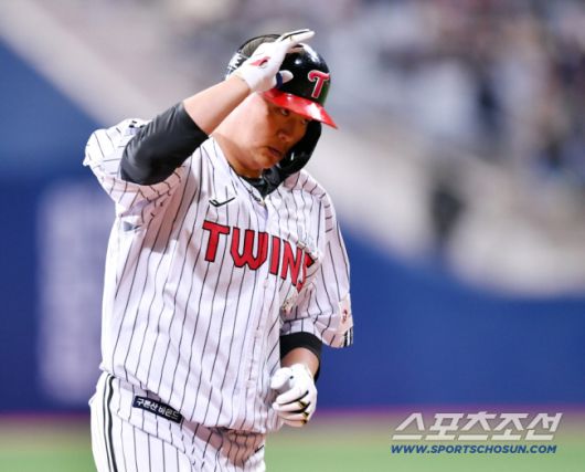 18일 서울 고척스카이돔에서 열린 'MLB 월드투어 서울 시리즈 2024' 샌디에이고 파드리스와 LG 트윈스의 경기. 9회말 1사 1루에서 LG 이재원이 투런포를 치고 있다. 고척=정재근 기자 cjg@sportschosun.com/2024.3.18/