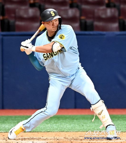 6일 고척스카이돔에서 열린 프리미어12 야구대표팀과 상무의 연습경기, 4회초 상무 이재원이 타격을 하고 있다. 고척=허상욱 기자 wook@sportschosun.com/2024.11.06/