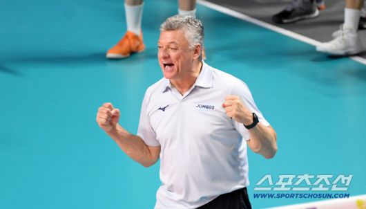 28일 장충체육관에서 열린 V리그 우리카드와 대한항공의 경기. 대한항공 레난 달 조토 감독이 환호하고 있다. 장충=박재만 기자 pjm@sportschosun.com/2025.12.28/