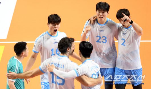 28일 장충체육관에서 열린 V리그 우리카드와 대한항공의 경기. 대한항공 러셀이 득점 후 환호하고 있다. 장충=박재만 기자 pjm@sportschosun.com/2025.12.28/