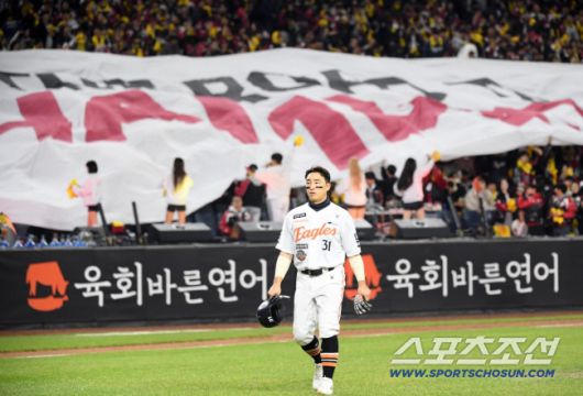 31일 대전 한화생명볼파크에서 열린 한국시리즈 5차전 한화 이글스와 LG 트윈스의 경기. 한화 손아섭이 숨을 고르고 있다. 대전=박재만 기자 pjm@sportschosun.com/2025.10.31/