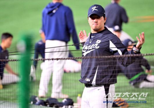 2023 월드베이스볼클래식(WBC) 한국대표팀이 8일 일본 도쿄돔에서 첫 훈련을 가졌다. 고우석이 튜빙을 이용해 훈련을 하고 있다. 도쿄(일본)=허상욱 기자wook@sportschosun.com/2023.03.08/