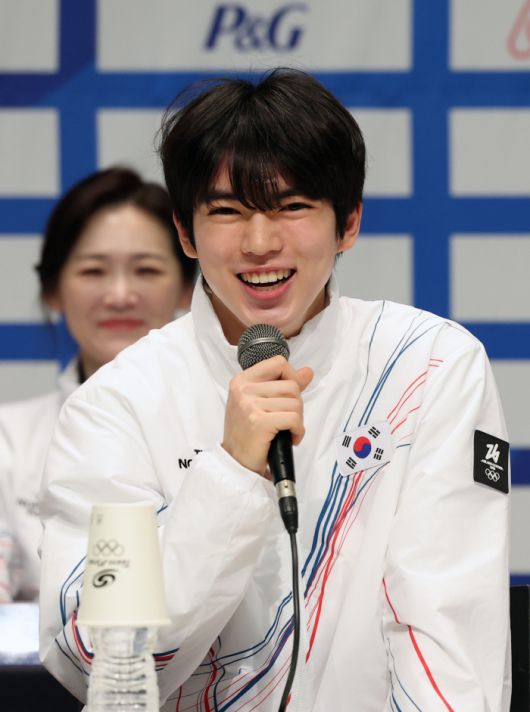 질문 답하는 차준환<저작권자(c) 연합뉴스, 무단 전재-재배포, AI 학습 및 활용 금지>