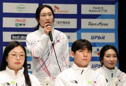 질문 답하는 최민정<저작권자(c) 연합뉴스, 무단 전재-재배포, AI 학습 및 활용 금지>