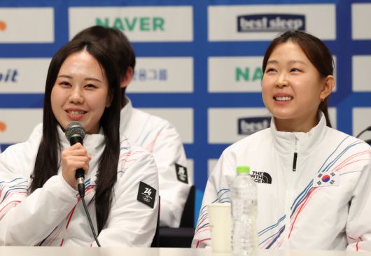 질문 답하는 박지우<저작권자(c) 연합뉴스, 무단 전재-재배포, AI 학습 및 활용 금지>