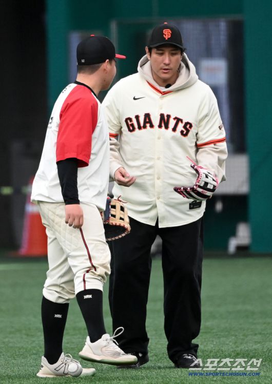 미국 메이저리그 샌프란시스코 자이언츠 이정후가 7일 이천 LG챔피언스파크에서 휘문고, 덕수고 선수들과 함께 클리닉 행사를 가졌다. 클리닉에 함께한 황재균의 모습. 이천=허상욱 기자wook@sportschosun.com/2026.01.07/