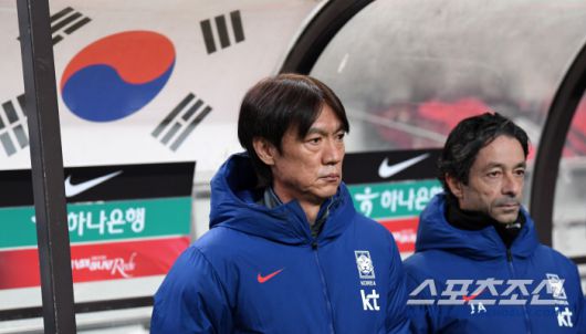 18일 서울월드컵경기장에서 열린 대한민국과 가나의 A매치 평가전. 홍명보 감독이 생각에 잠겨 있다. 상암=박재만 기자 pjm@sportschosun.com/2025.11.18/