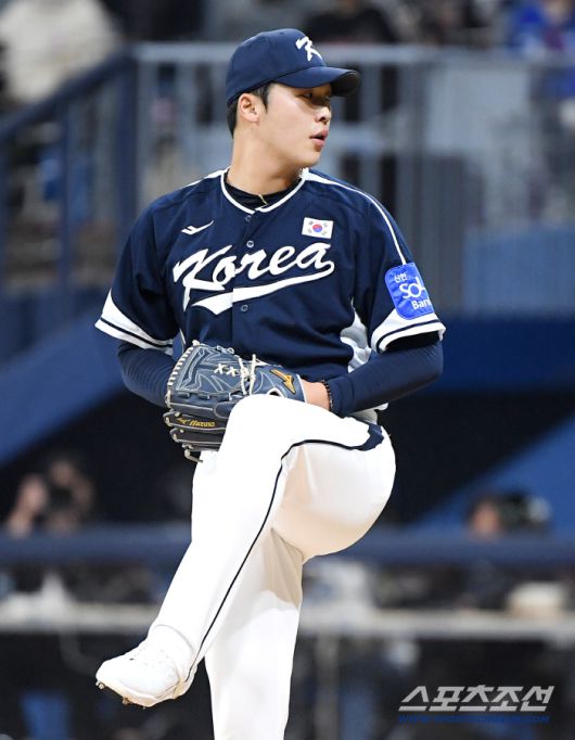 9일 서울 고척스카이돔에서 열린 한국과 체코의 야구대표팀 평가전. 3회말 등판한 이민석이 투구하고 있다. 고척=정재근 기자 cjg@sportschosun.com/2025.11.9/
