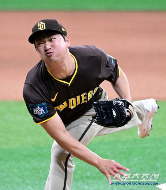 18일 서울 고척스카이돔에서 열린 'MLB 월드투어 서울 시리즈 2024' 샌디에이고 파드리스와 LG 트윈스의 경기. 고우석이 투구하고 있다. 고척=정재근 기자 cjg@sportschosun.com/2024.3.18/