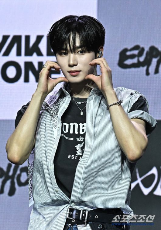 12일 서울 한남동 블루스퀘어에서 보이 그룹 '알파드라이브원' 데뷔 쇼케이스가 열렸다. 포즈를 취하고 있는 알파드라이브원 멤버 준서. 한남동=송정헌 기자songs@sportschosun.com/2026.01.12/