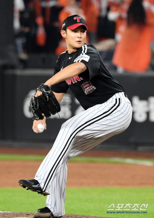 29일 대전 한화생명볼파크에서 열린 한국시리즈 3차전 한화 이글스와 LG 트윈스의 경기. LG 김영우가 역투하고 있다. 대전=박재만 기자 pjm@sportschosun.com/2025.10.29/
