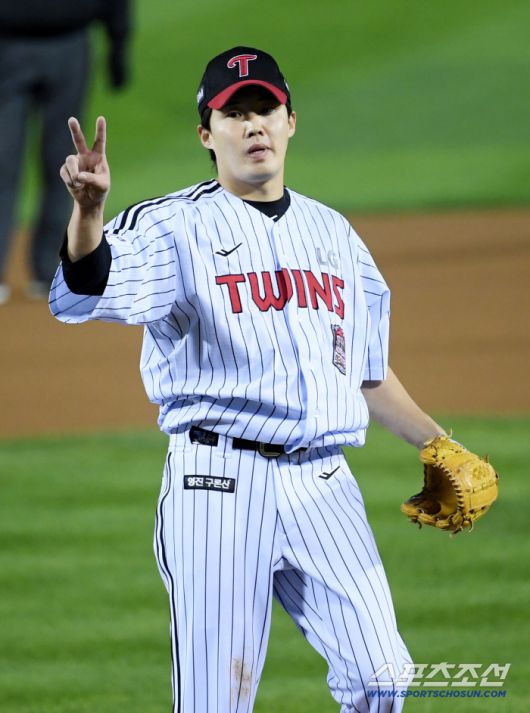 27일 잠실구장에서 열린 한국시리즈 2차전 LG 트윈스와 한화 이글스의 경기. LG 임찬규가 숨을 고르고 있다. 잠실=박재만 기자 pjm@sportschosun.com/2025.10.27/