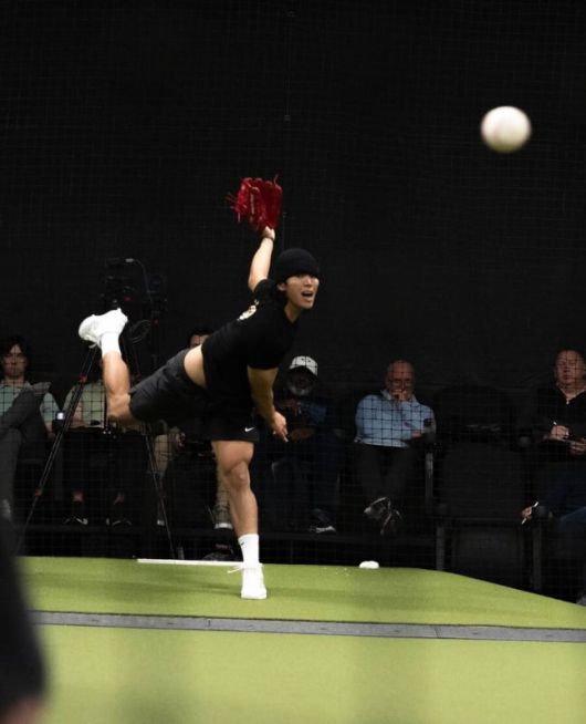 미국 야구 관계자들이 지켜보는 가운데 투구하는 홍원빈. 사진제공=트레드 애슬레틱 SNS