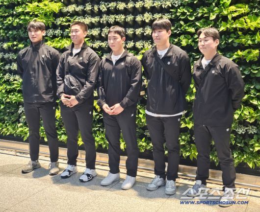 KT 선발대 선수들 단체 사진. 박지훈 고준혁 이강민 김정운 류현인(왼쪽부터)김영록 기자