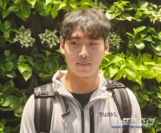 인천공항 인터뷰에 임한 추세현. 김영록 기자