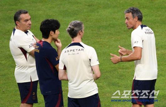 엔리케(오른쪽)와 이강인(왼쪽에서 두번째)    스포츠조선DB