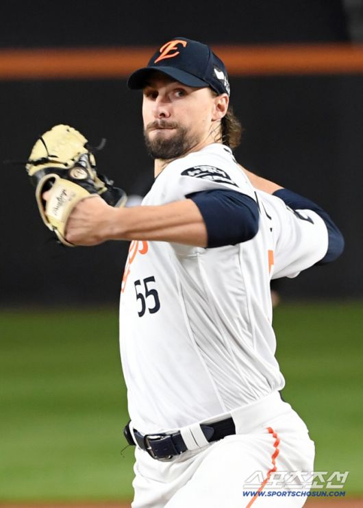 30일 대전 한화생명볼파크에서 열린 한국시리즈 4차전 한화 이글스와 LG 트윈스의 경기. 한화 와이스가 역투하고 있다. 대전=박재만 기자 pjm@sportschosun.com/2025.10.30/