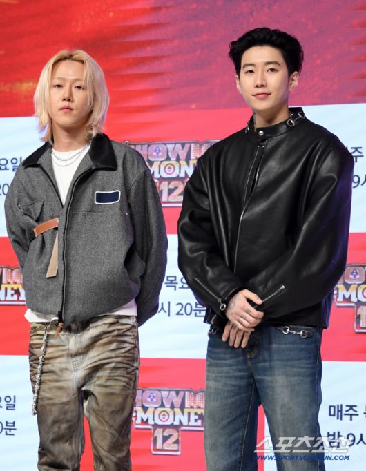 Mnet '쇼미더머니12' 제작발표회가 15일 서울 강남구 논현동 엘리에나 호텔에서 열렸다. 릴 모쉬핏, 박재범이 포토타임을 갖고 있다. 논현동=박재만 기자 pjm@sportschosun.com/2026.01.15/
